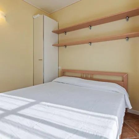別荘 Lovely Holiday In Manerba Del Garda With Pool Raffa