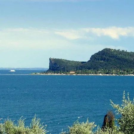 Lovely Holiday In Manerba Del Garda With Pool 別荘
